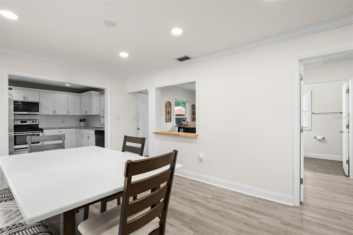 3822 EUCLID AVENUE — photo 10 of 36