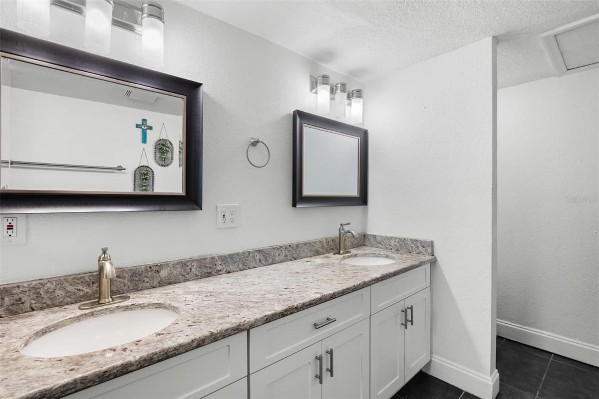 3822 EUCLID AVENUE — photo 15 of 36