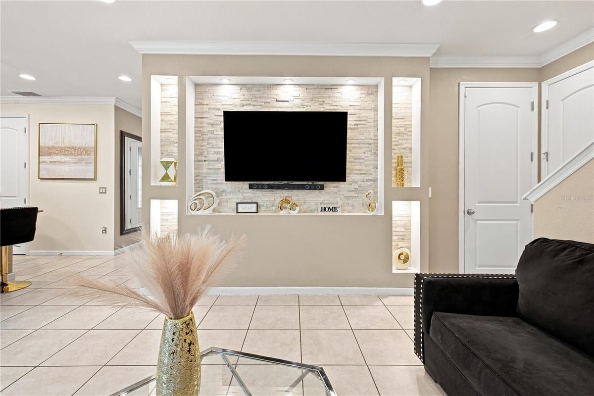 3821 PINEWOOD GARDENS BOULEVARD — photo 3 of 41