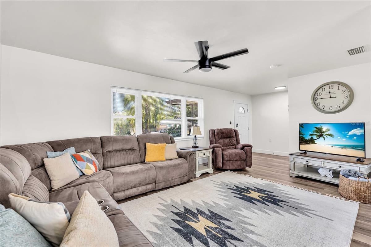 4610 ARDALE STREET — photo 3 of 42