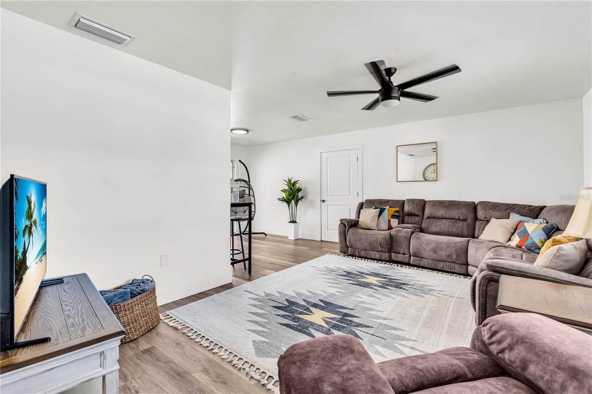 4610 ARDALE STREET — photo 6 of 42