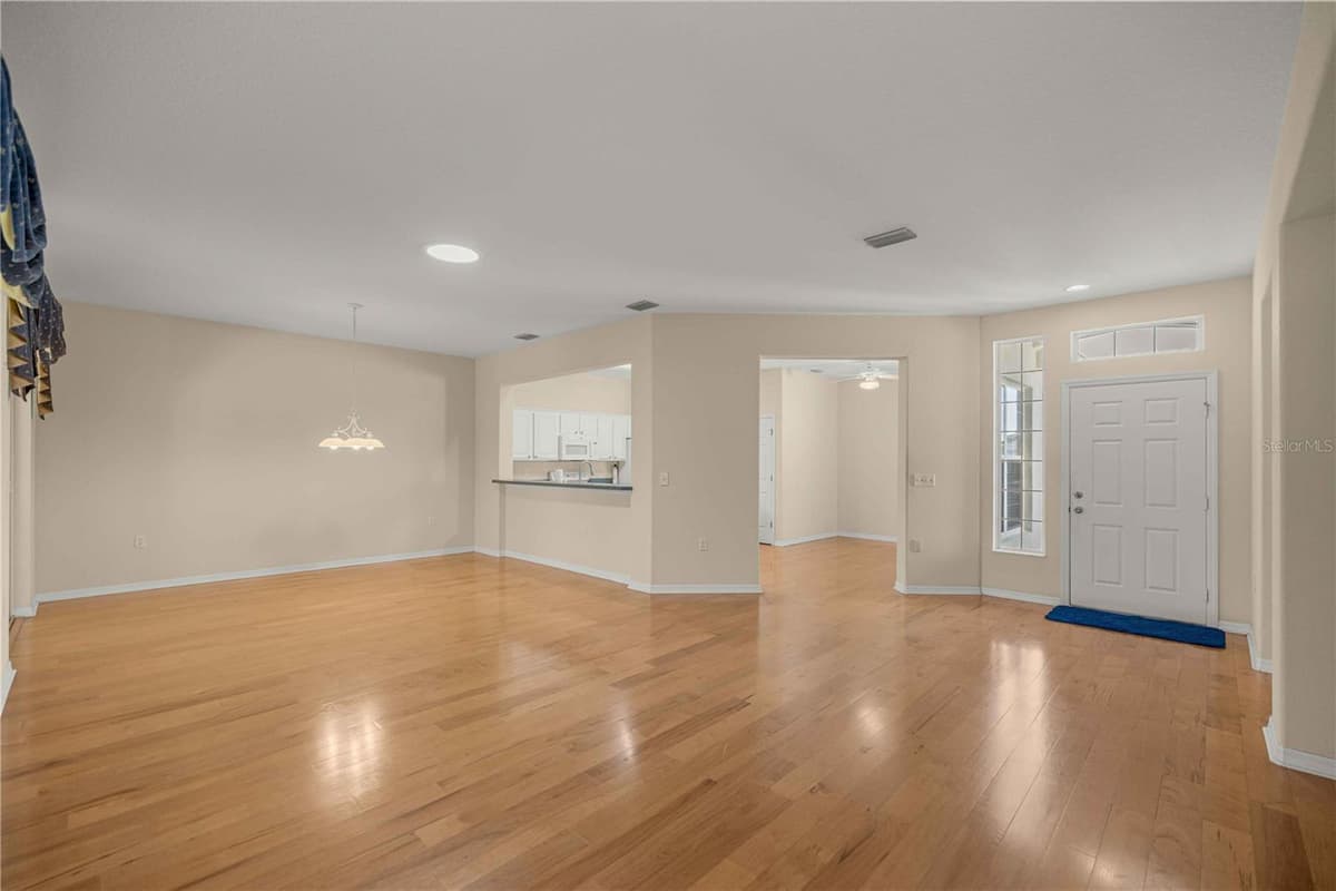 9317 124TH PLACE — photo 11 of 43