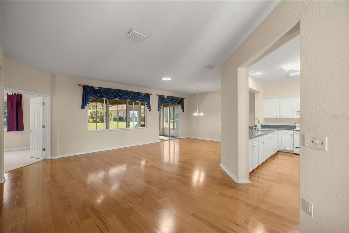 9317 124TH PLACE — photo 10 of 43