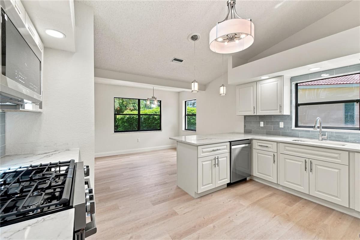 9429 COBBLER COURT — photo 14 of 43