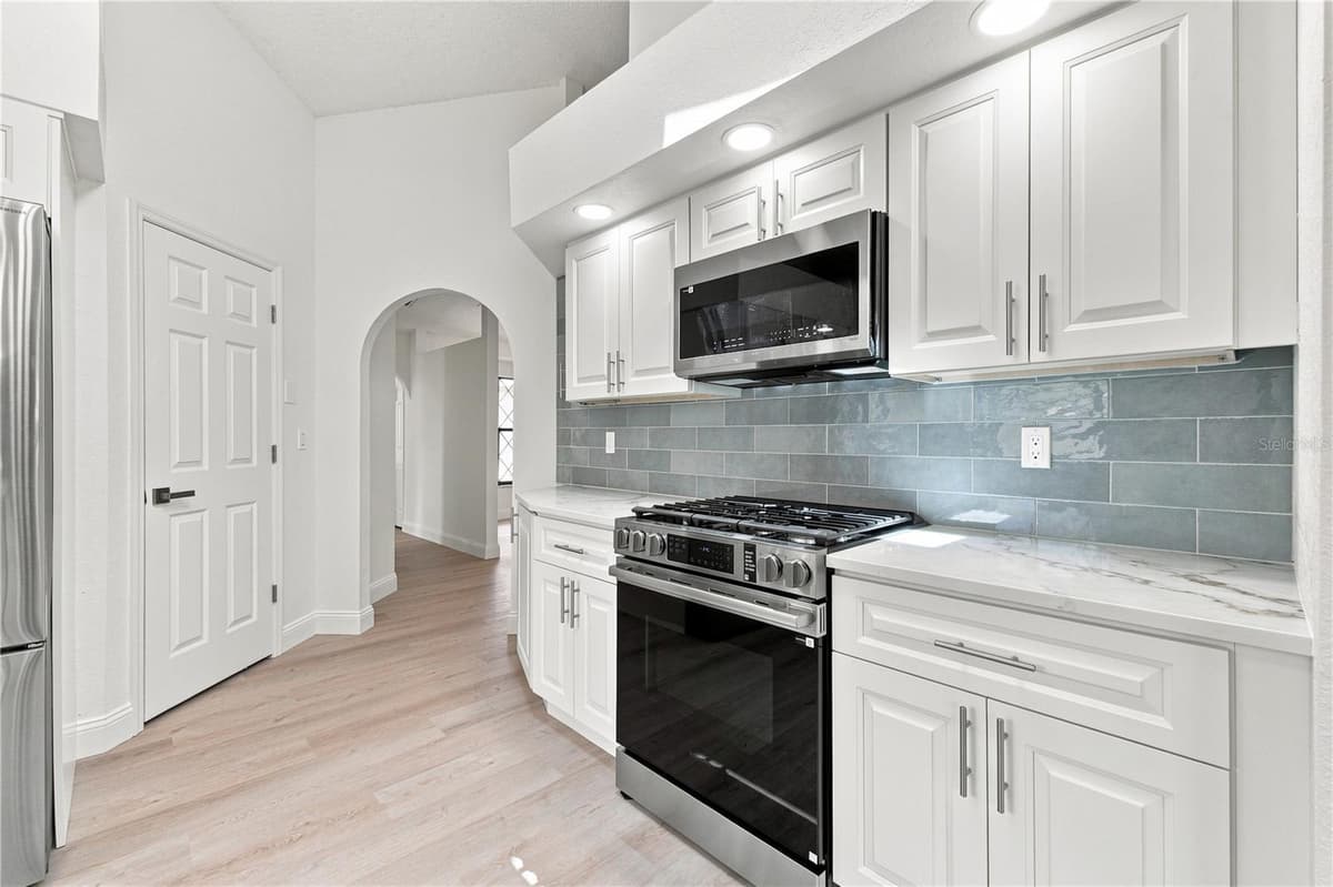 9429 COBBLER COURT — photo 16 of 43