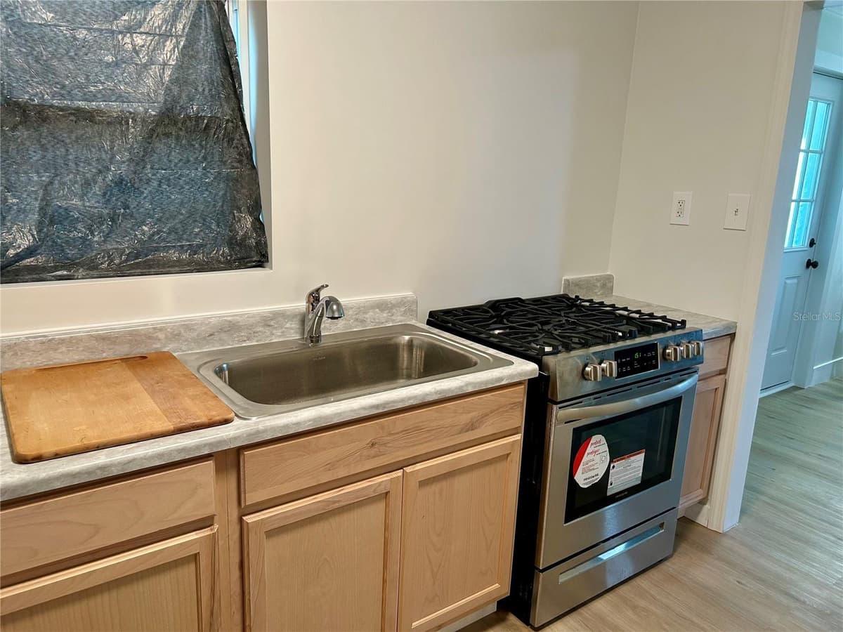 101 BEESON ROAD — photo 8 of 31
