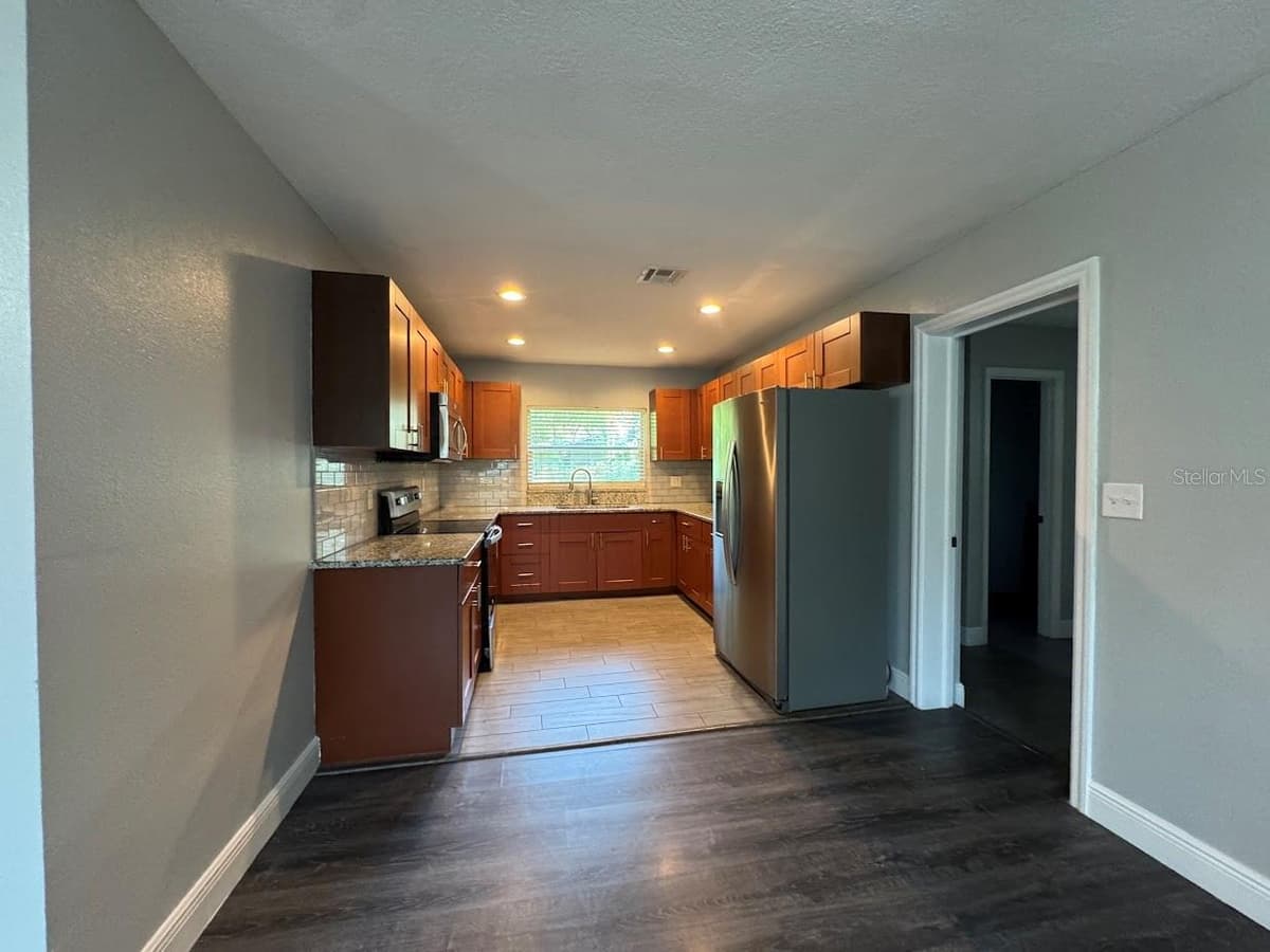 2125 CARLTON DRIVE — photo 3 of 20