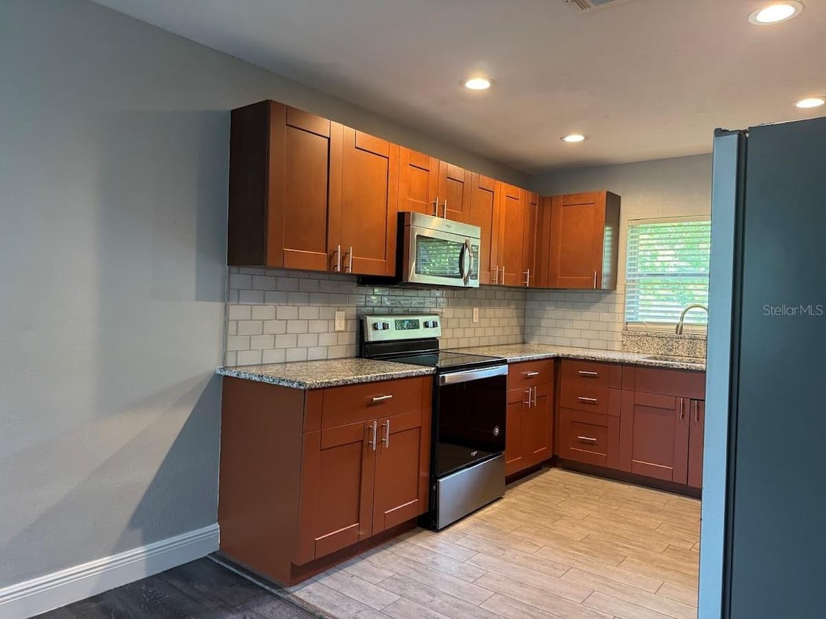 2125 CARLTON DRIVE — photo 5 of 20