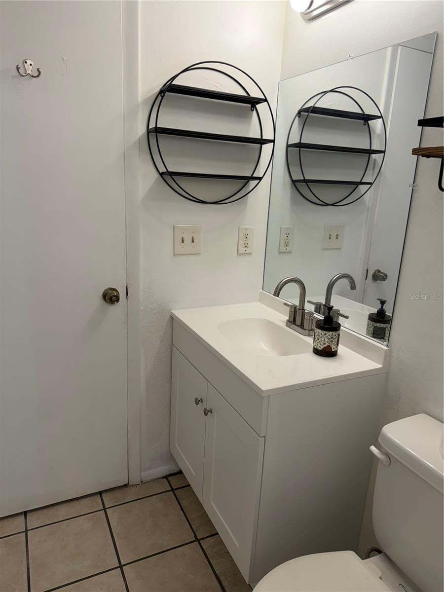 8237 RAVENCROFT DRIVE — photo 4 of 6