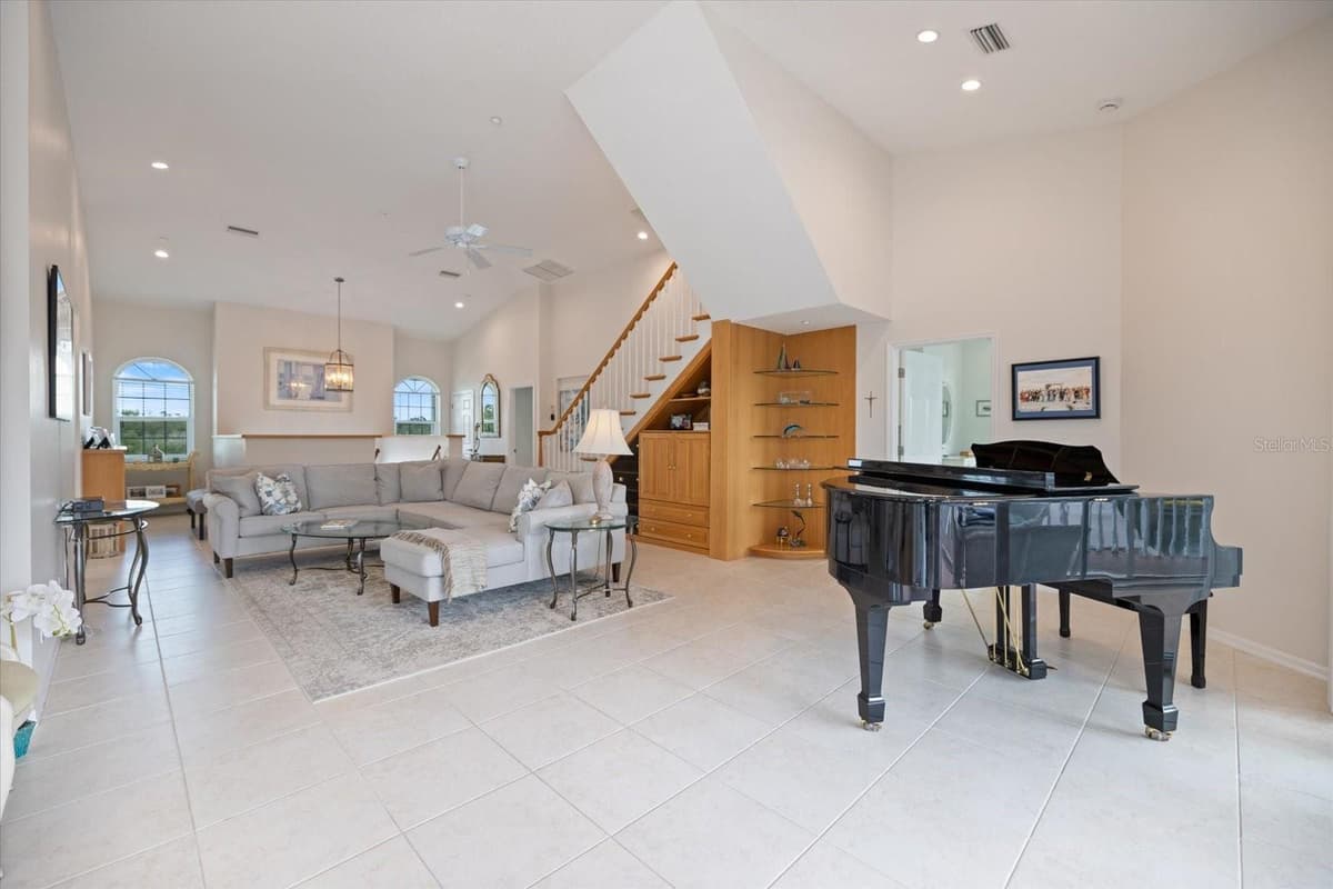 9181 LAKE DRIVE — photo 11 of 48