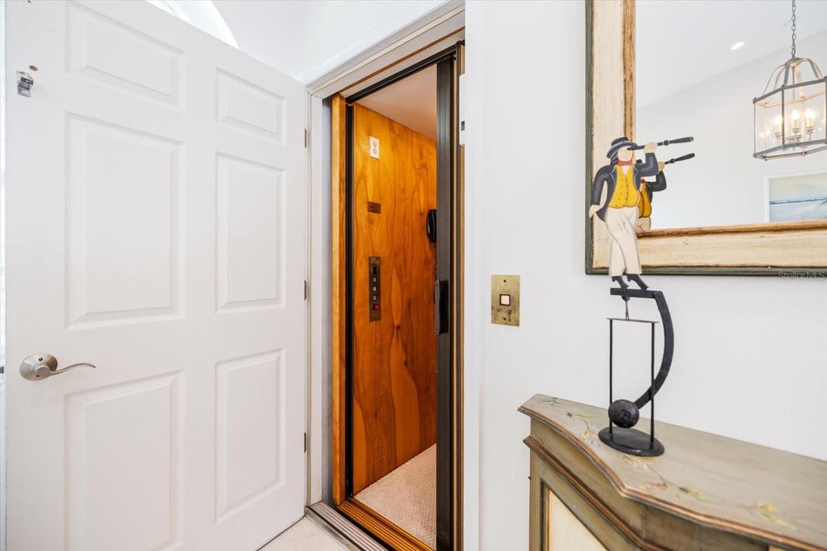 9181 LAKE DRIVE — photo 33 of 48