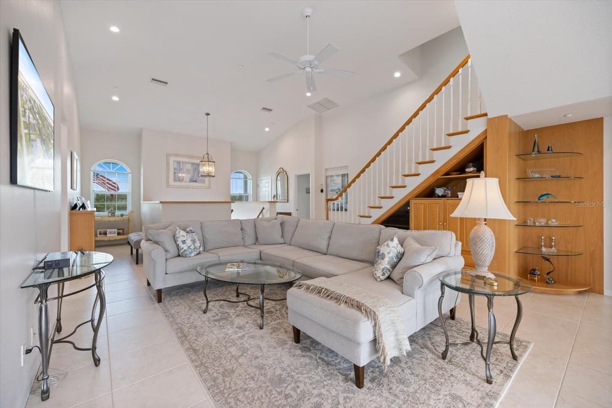9181 LAKE DRIVE — photo 10 of 48