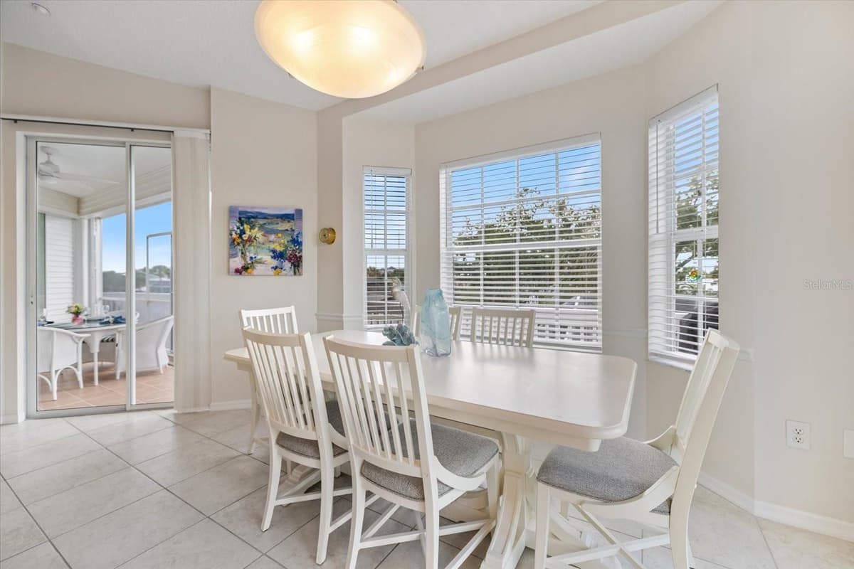 9181 LAKE DRIVE — photo 13 of 48