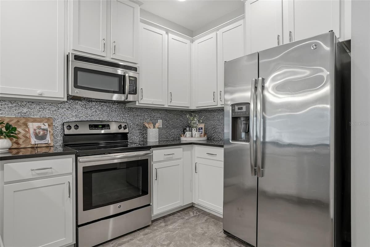 13105 CANOPY CREEK DRIVE — photo 17 of 46