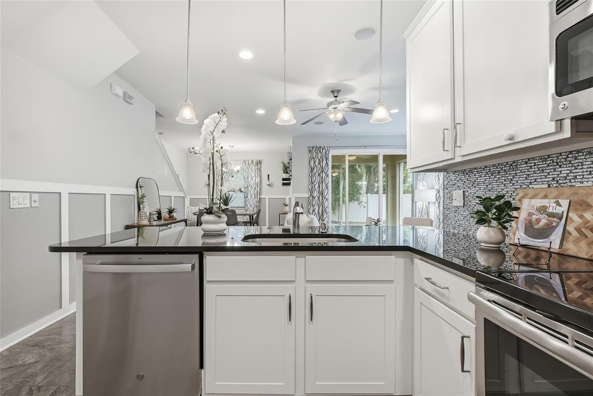 13105 CANOPY CREEK DRIVE — photo 21 of 46