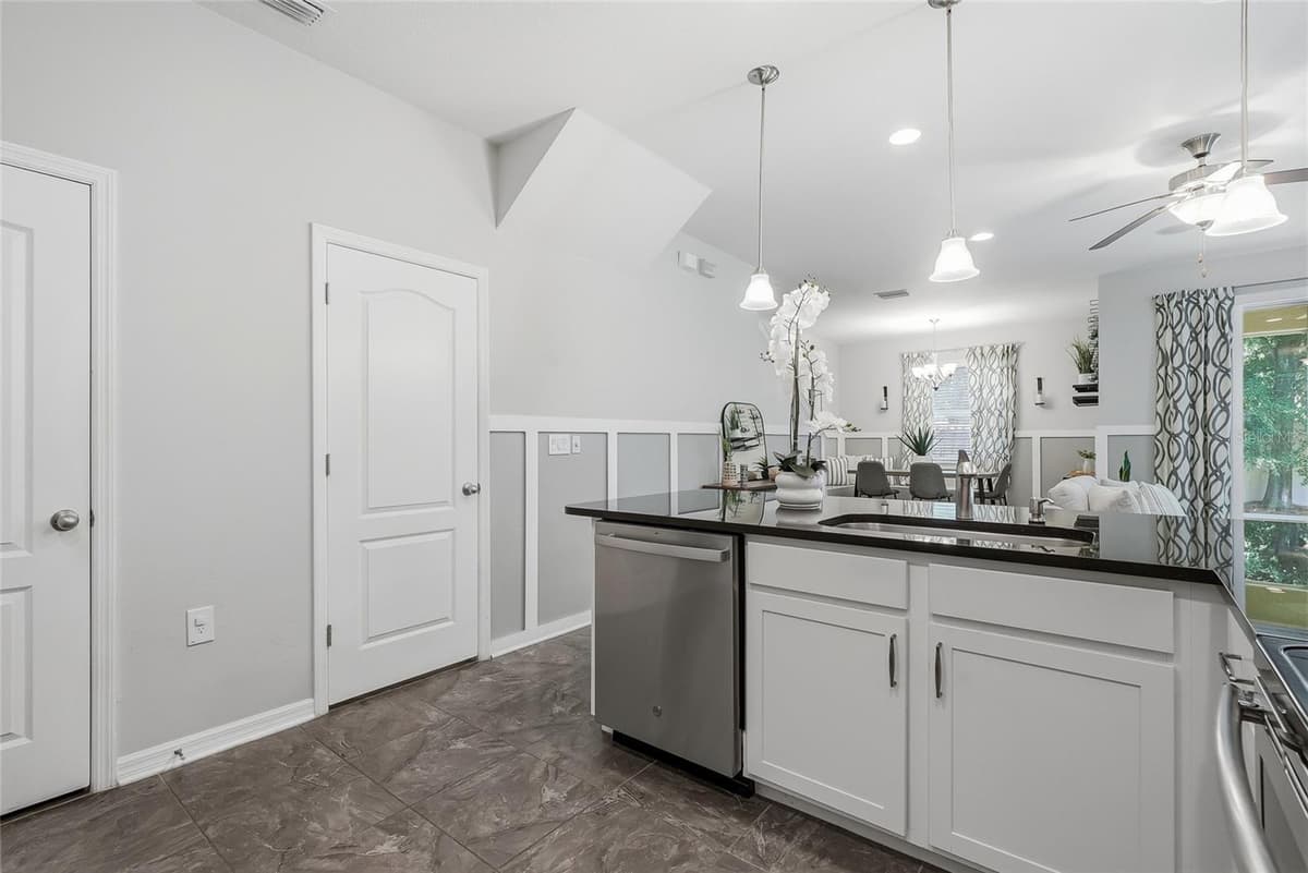 13105 CANOPY CREEK DRIVE — photo 20 of 46