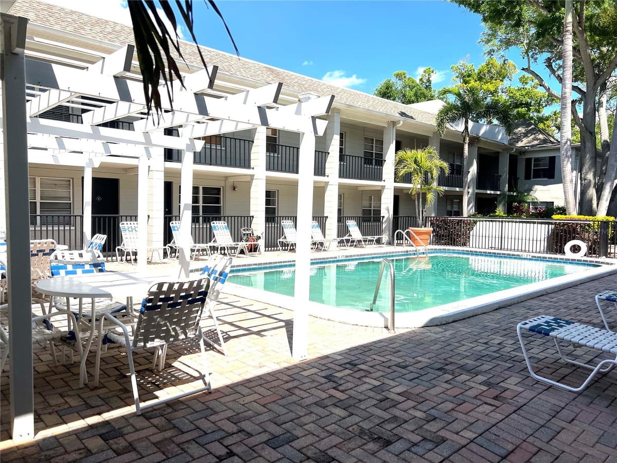 5221 BAYSHORE BOULEVARD — photo 9 of 9