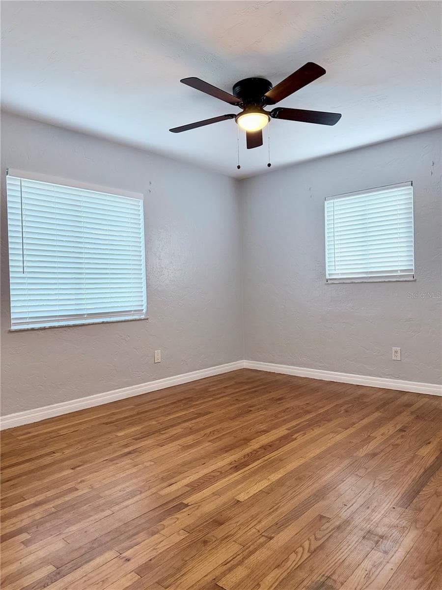 4320 YARDLEY AVENUE — photo 13 of 34