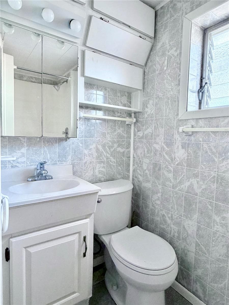 4320 YARDLEY AVENUE — photo 26 of 34