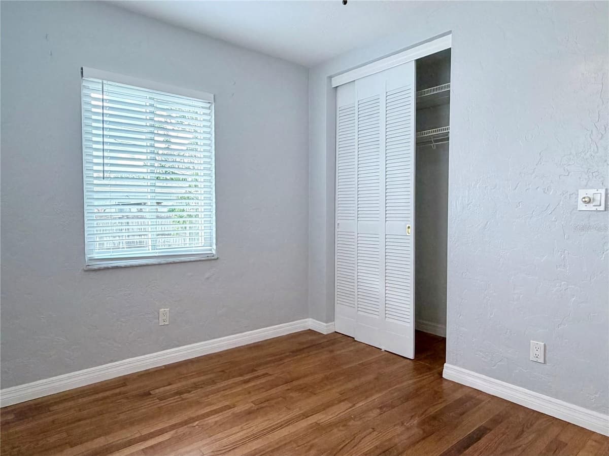 4320 YARDLEY AVENUE — photo 12 of 34