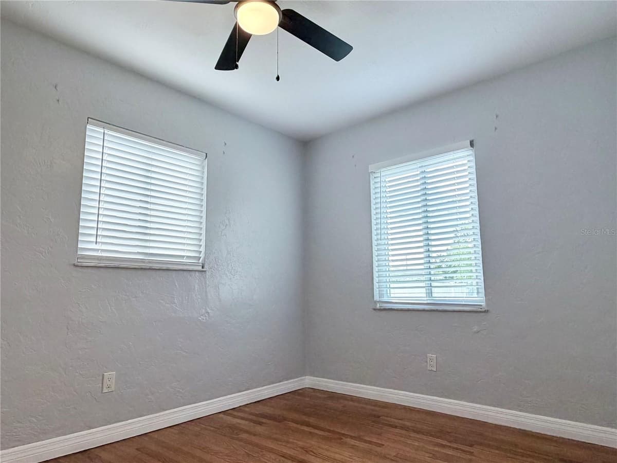 4320 YARDLEY AVENUE — photo 14 of 34