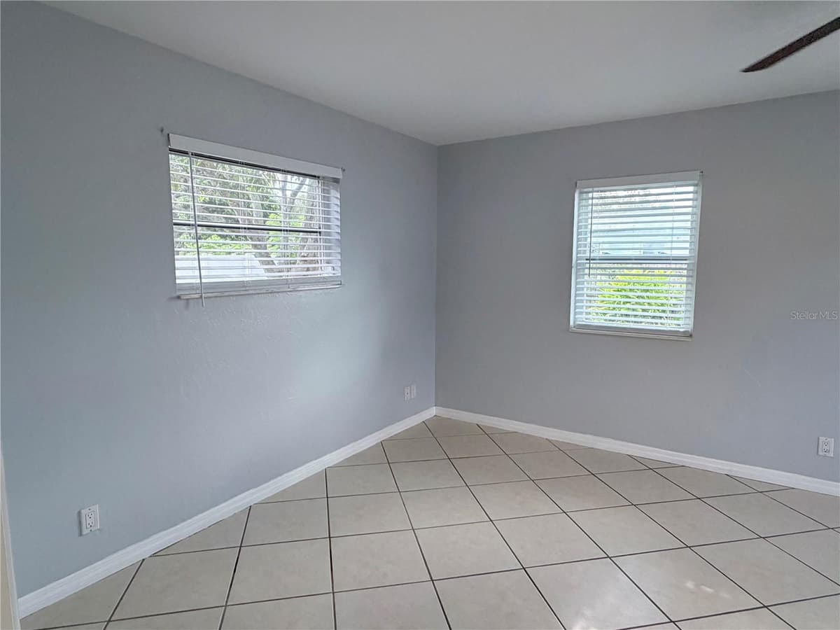 4320 YARDLEY AVENUE — photo 21 of 34