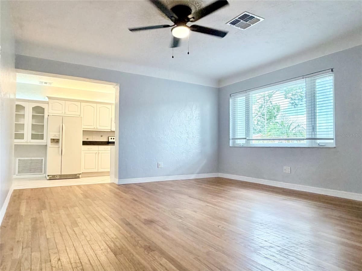 4320 YARDLEY AVENUE — photo 4 of 34