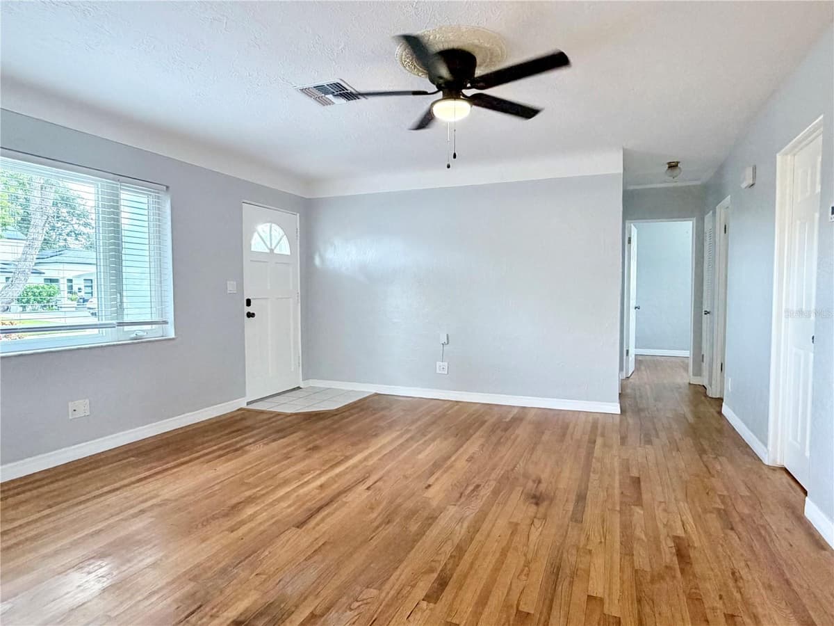 4320 YARDLEY AVENUE — photo 6 of 34