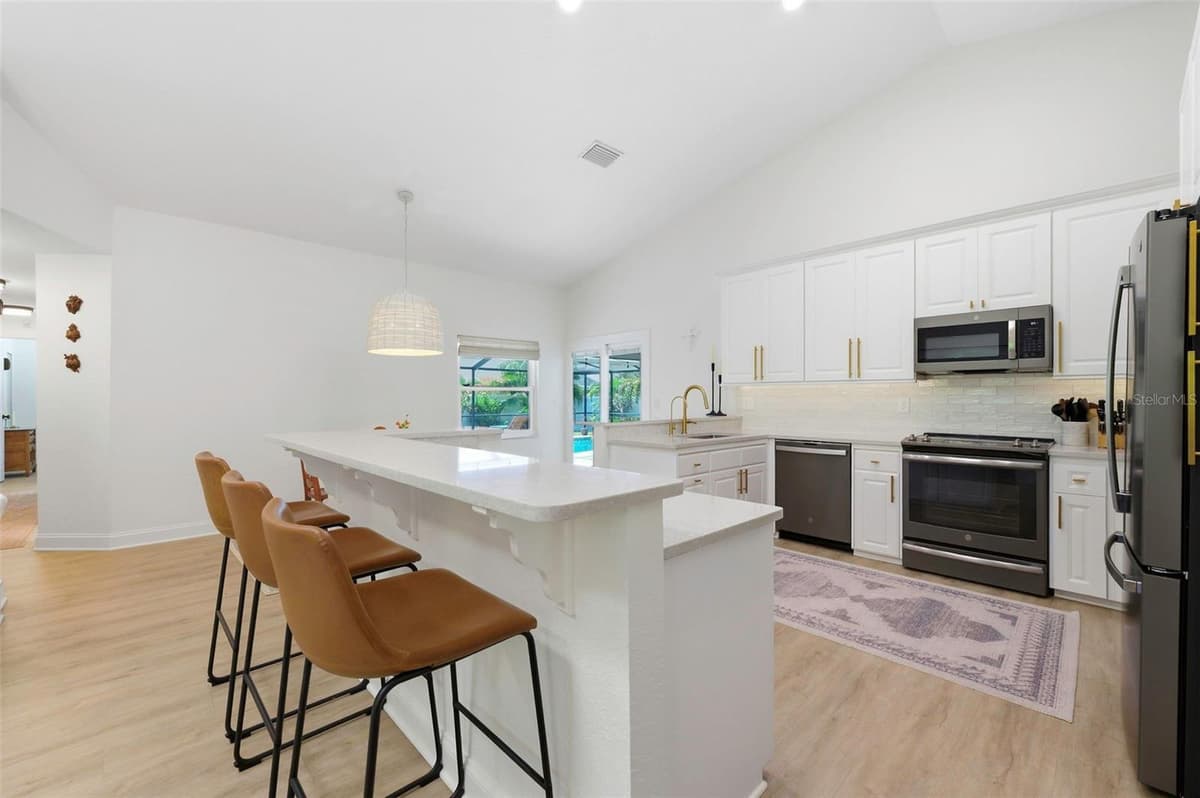 3347 LAKE SHORE LANE — photo 4 of 44