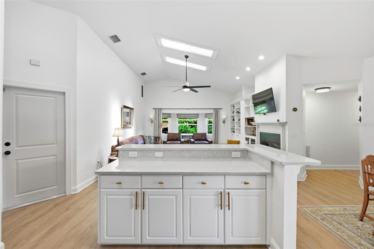 3347 LAKE SHORE LANE — photo 6 of 44