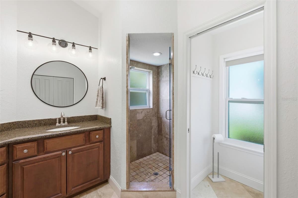 3347 LAKE SHORE LANE — photo 14 of 44