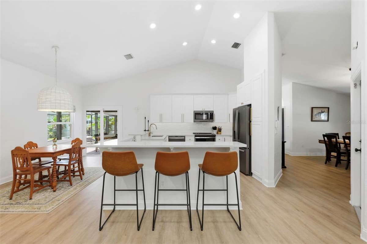 3347 LAKE SHORE LANE — photo 9 of 44