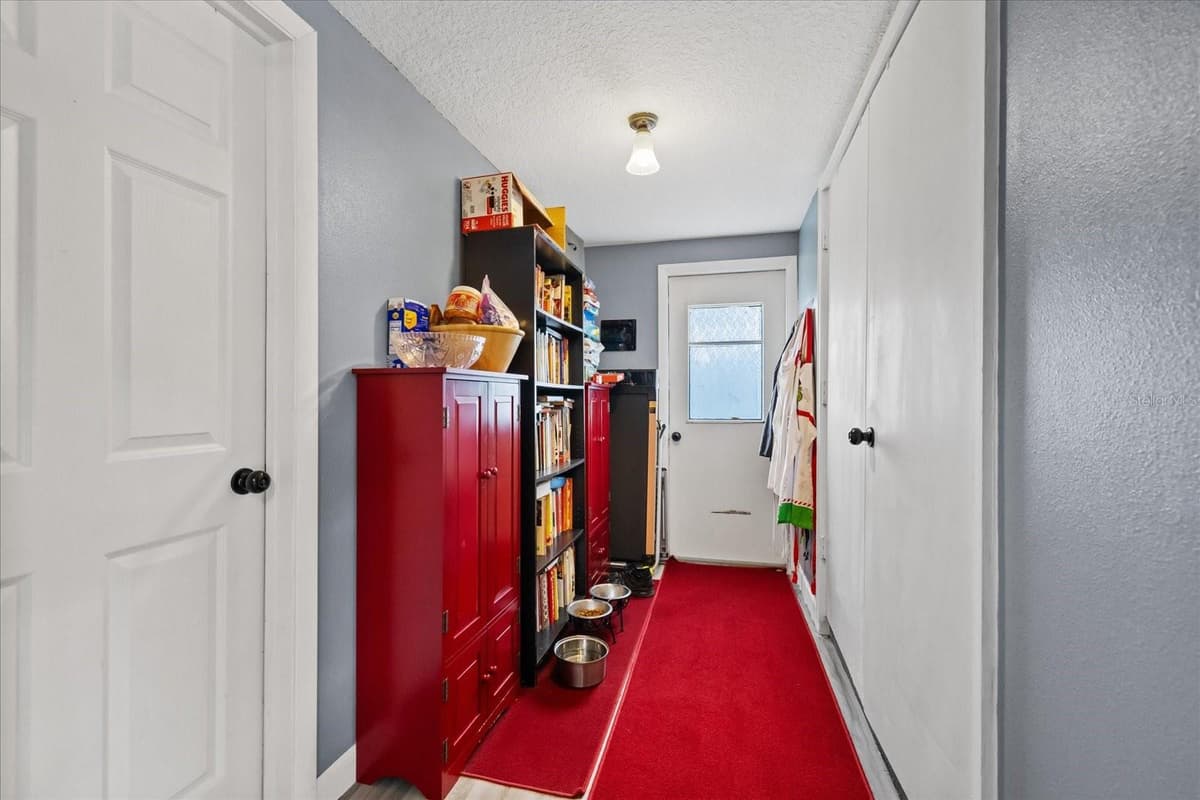 4552 CYNTHIA LANE — photo 10 of 39