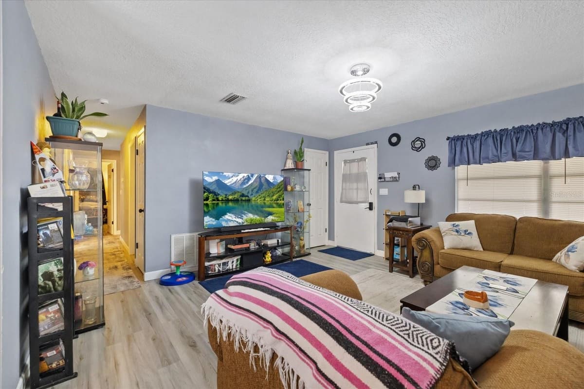4552 CYNTHIA LANE — photo 16 of 39