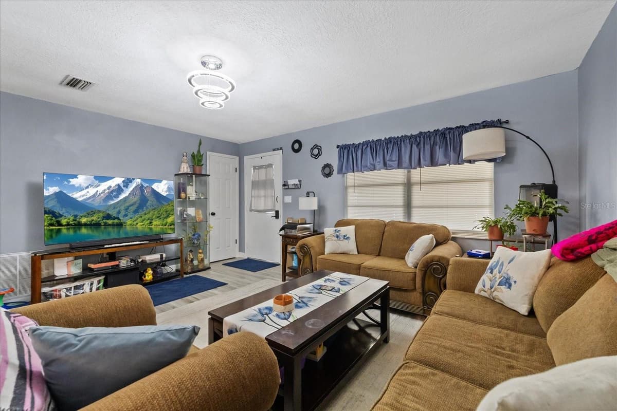 4552 CYNTHIA LANE — photo 12 of 39