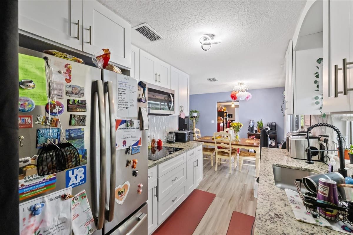 4552 CYNTHIA LANE — photo 14 of 39