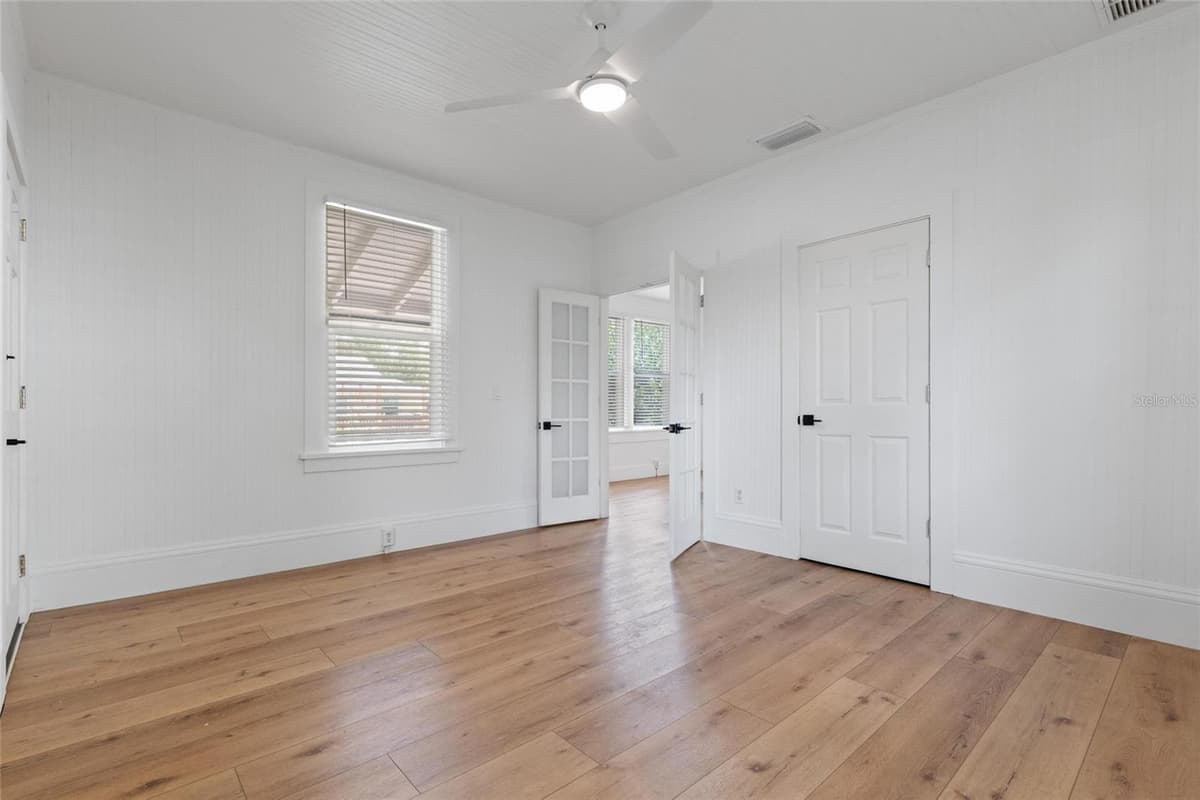 136 RING AVENUE — photo 12 of 30