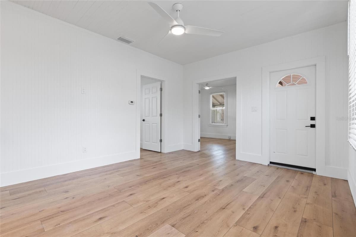 136 RING AVENUE — photo 16 of 30