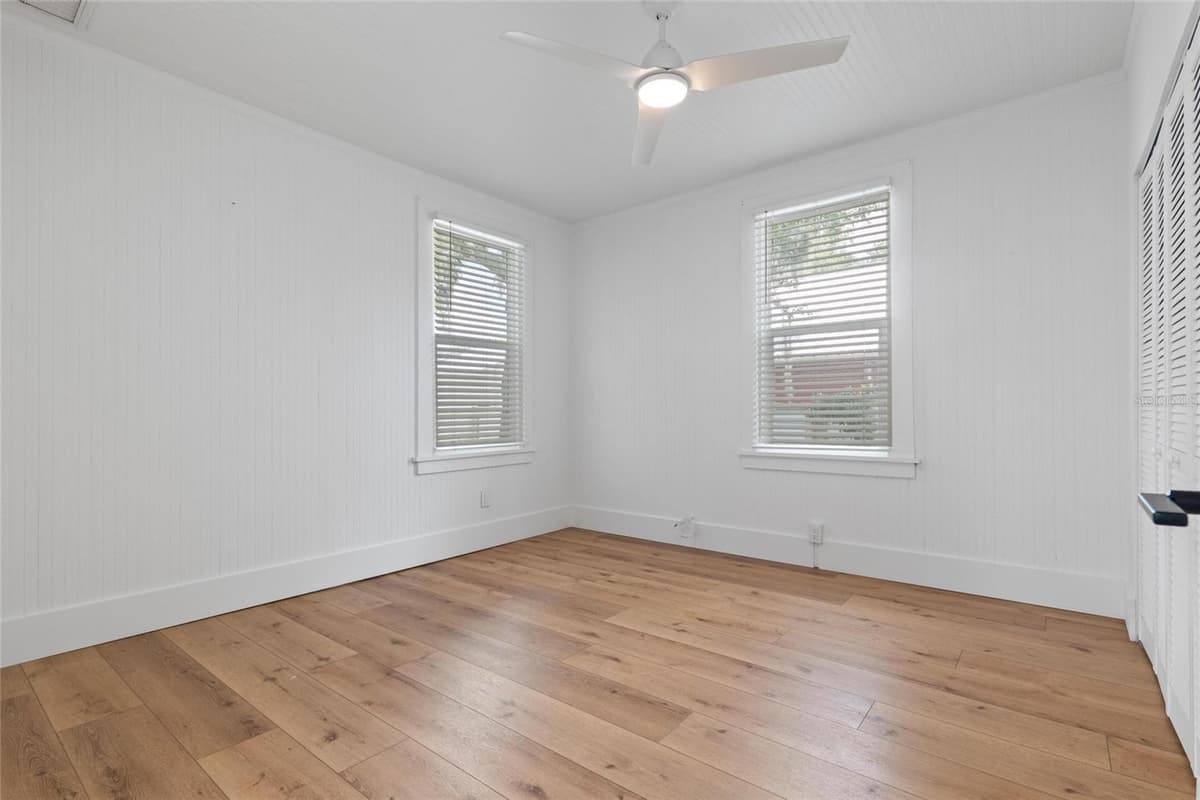 136 RING AVENUE — photo 17 of 30