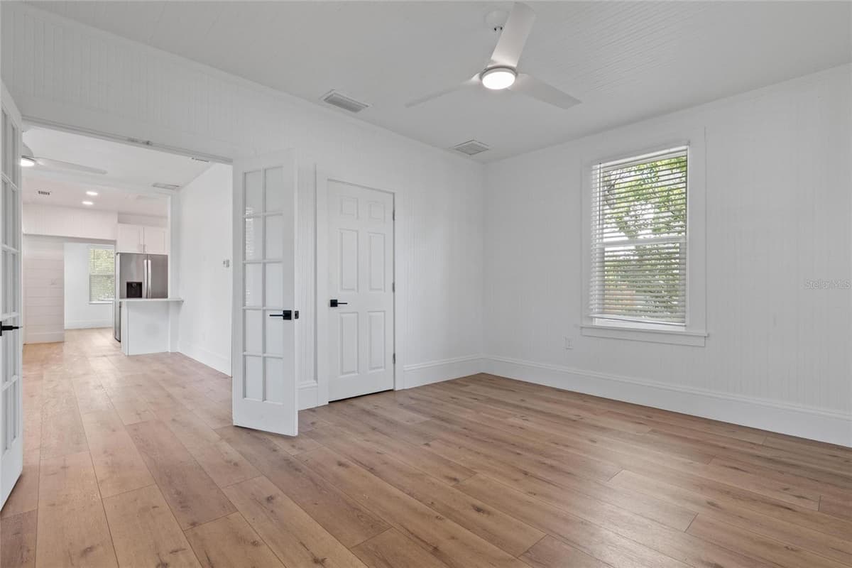 136 RING AVENUE — photo 11 of 30