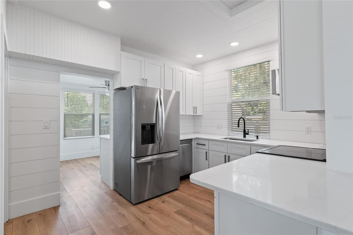 136 RING AVENUE — photo 7 of 30