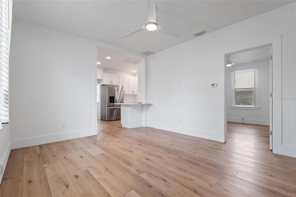 136 RING AVENUE — photo 15 of 30