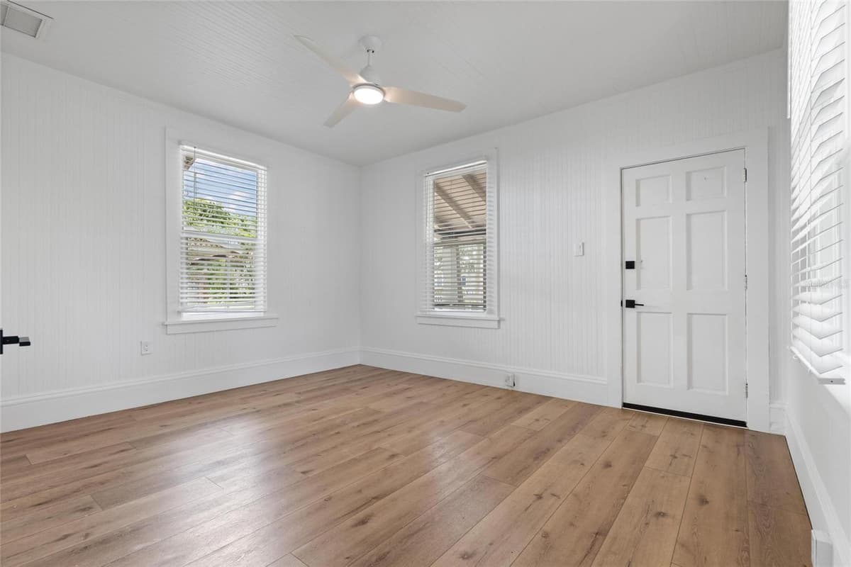 136 RING AVENUE — photo 13 of 30