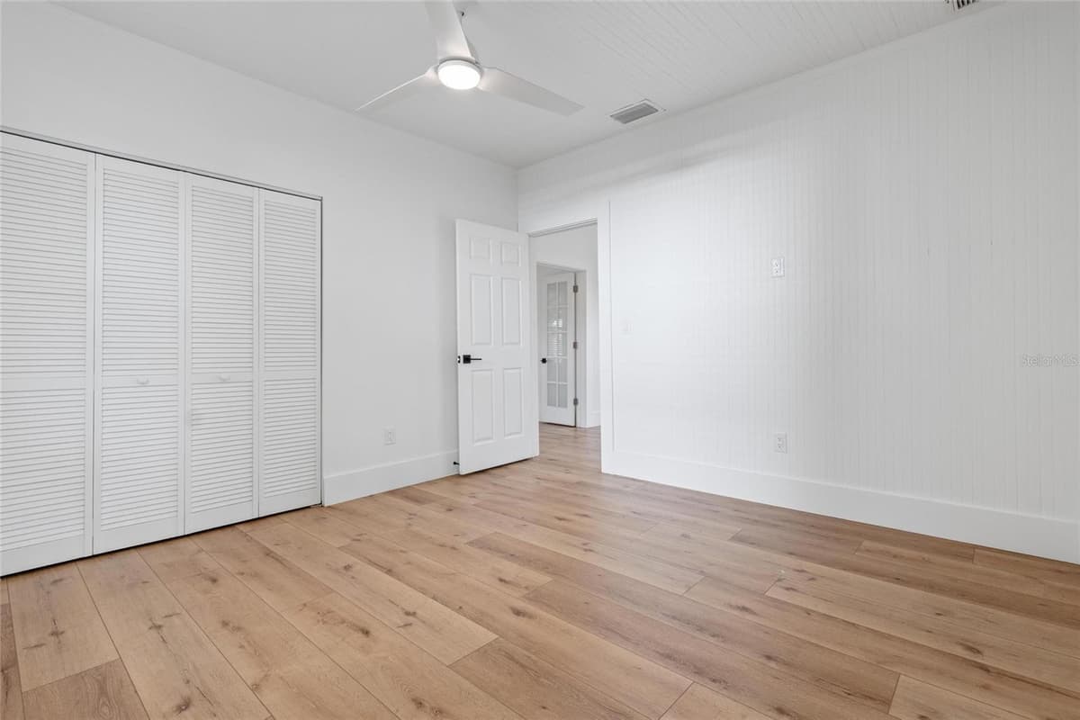 136 RING AVENUE — photo 10 of 30