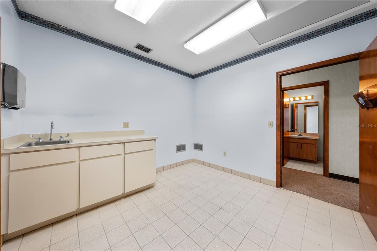 323 CYPRESS STREET — photo 78 of 83