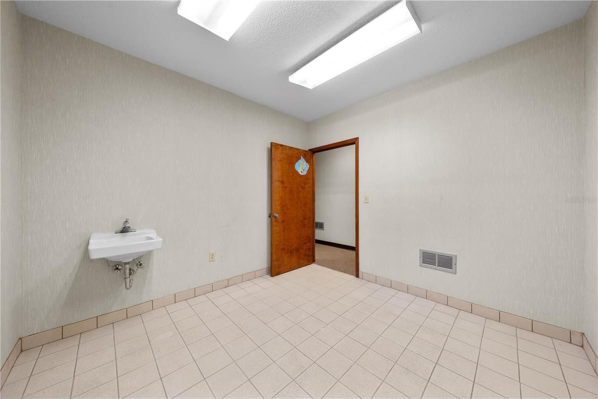 323 CYPRESS STREET — photo 74 of 83