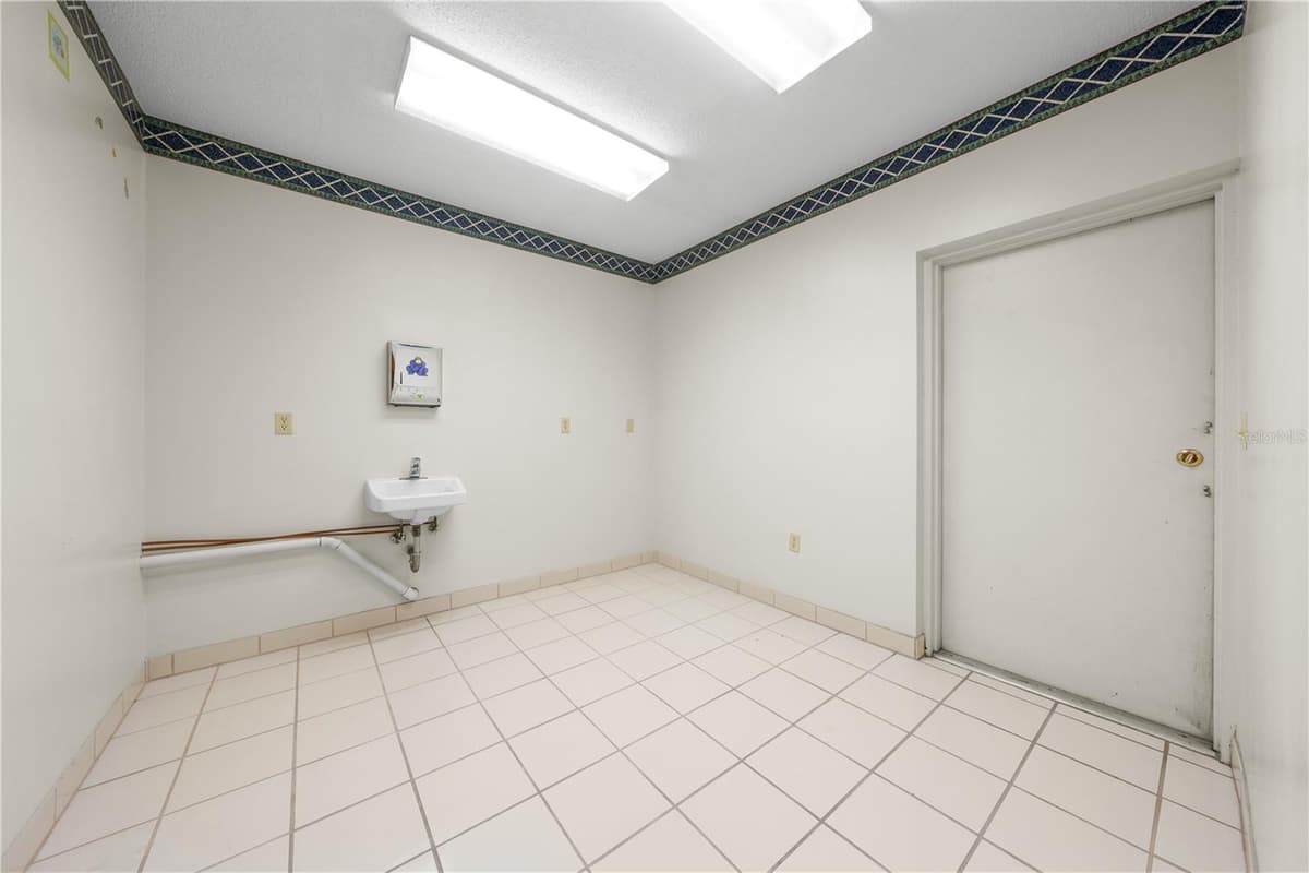 323 CYPRESS STREET — photo 82 of 83