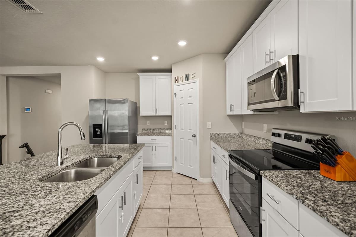 1166 YUMURI STREET — photo 7 of 33