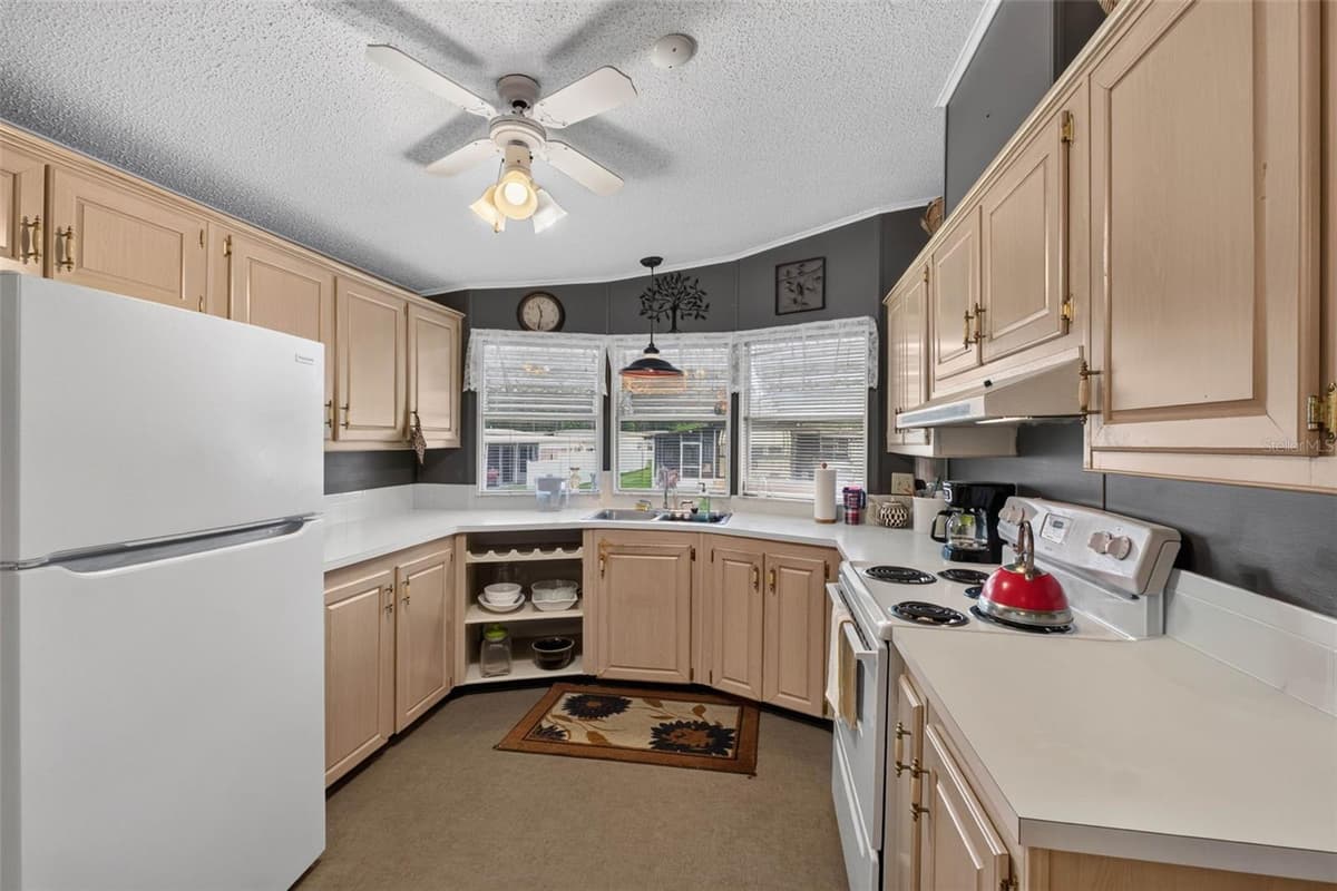39200 OLA AVENUE — photo 18 of 49