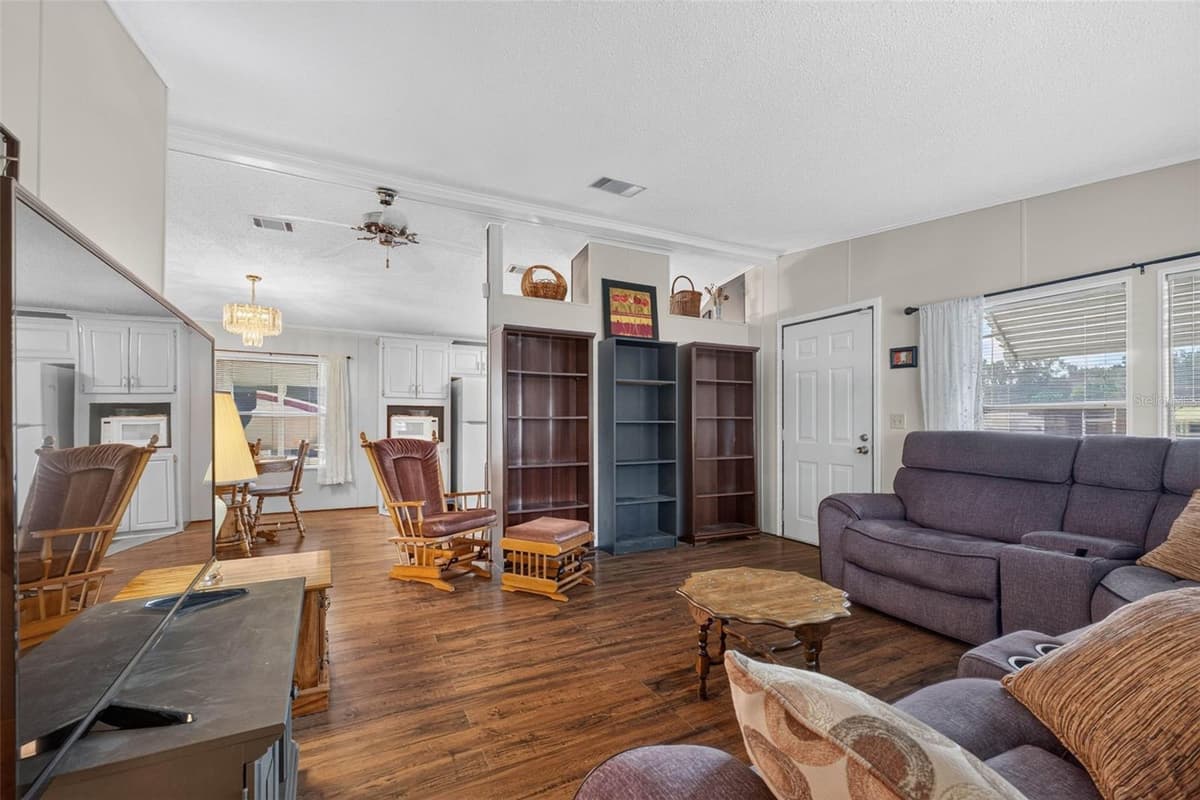 39200 OLA AVENUE — photo 8 of 49